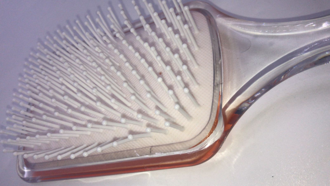 فرشاة شعر بلاستك BRUSH HAIR